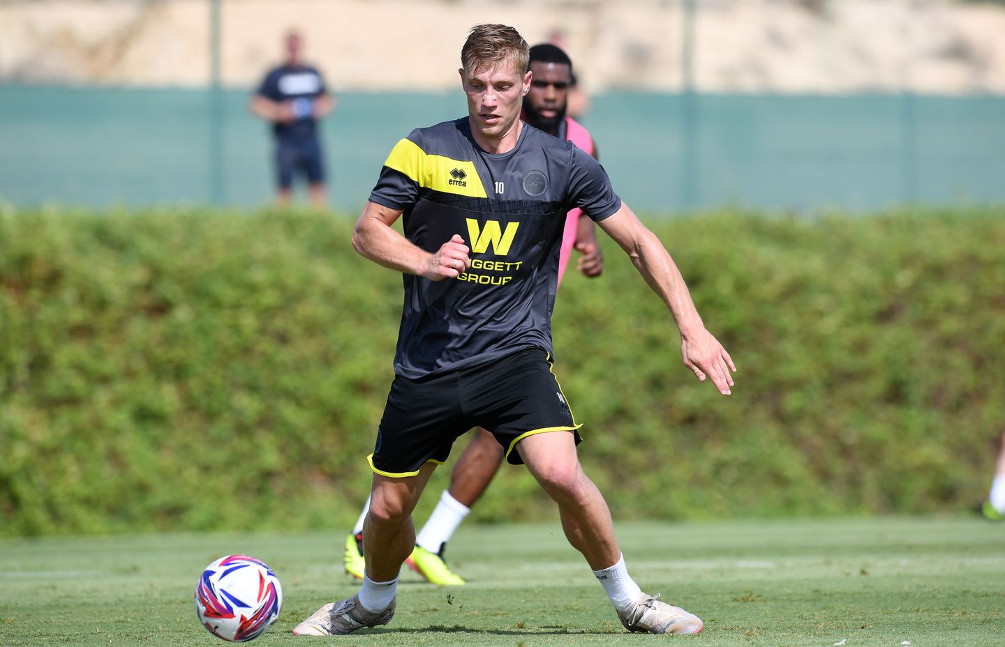 Zian Flemming completes permanent switch to Burnley